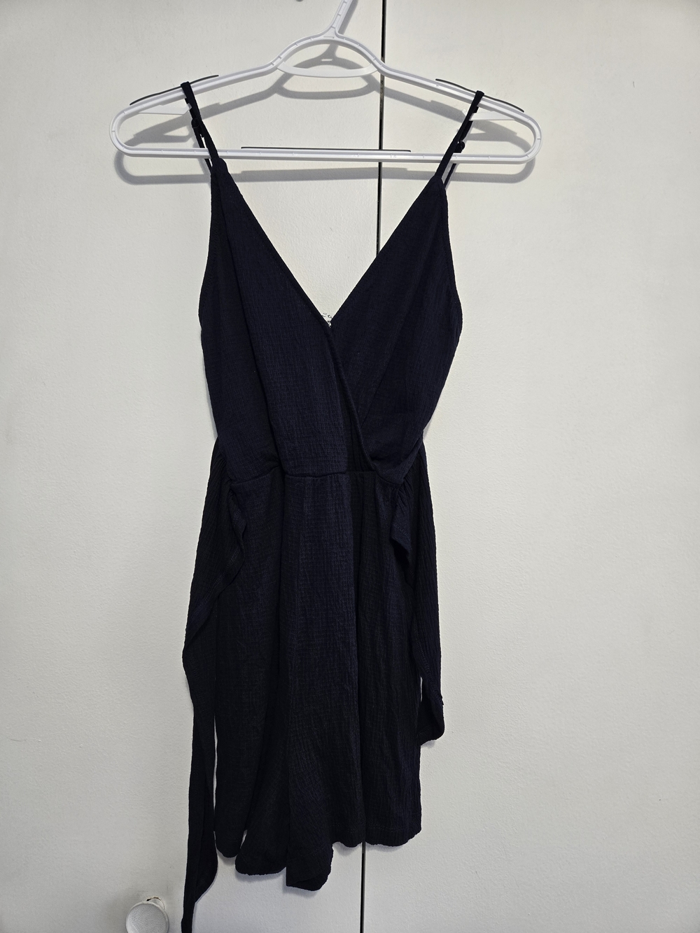 Love Tree NWT Navy Blue Textured Wrap Romper Tie Waist Size Small